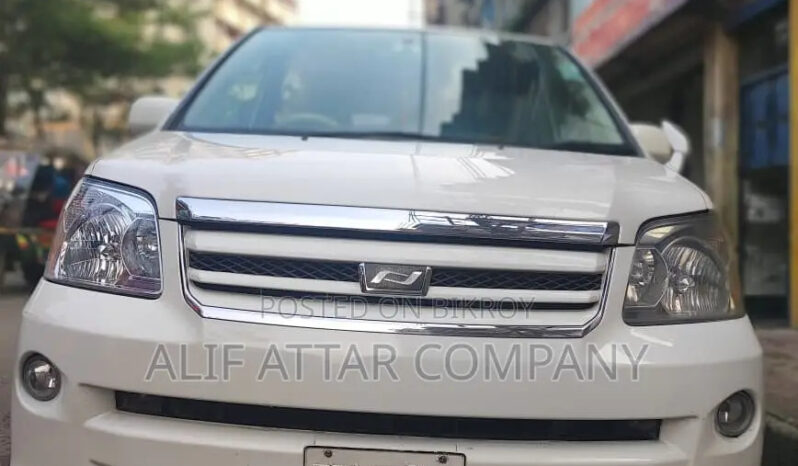 Used 2004 Toyota Noah full
