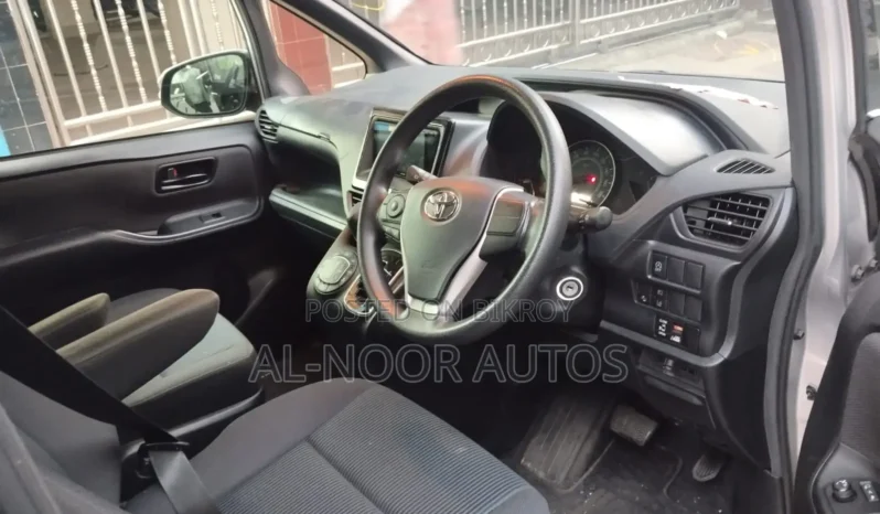 Used 2021 Toyota Noah full