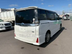 Used 2021 Toyota Voxy full