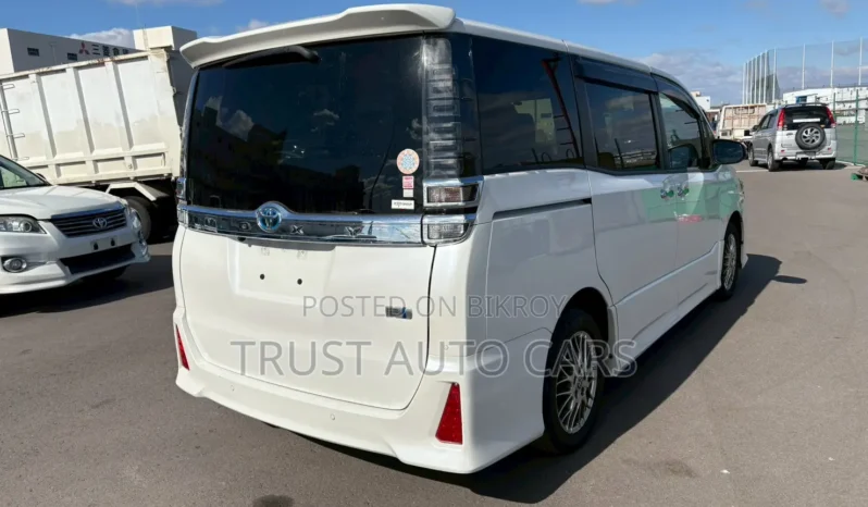 Used 2021 Toyota Voxy full
