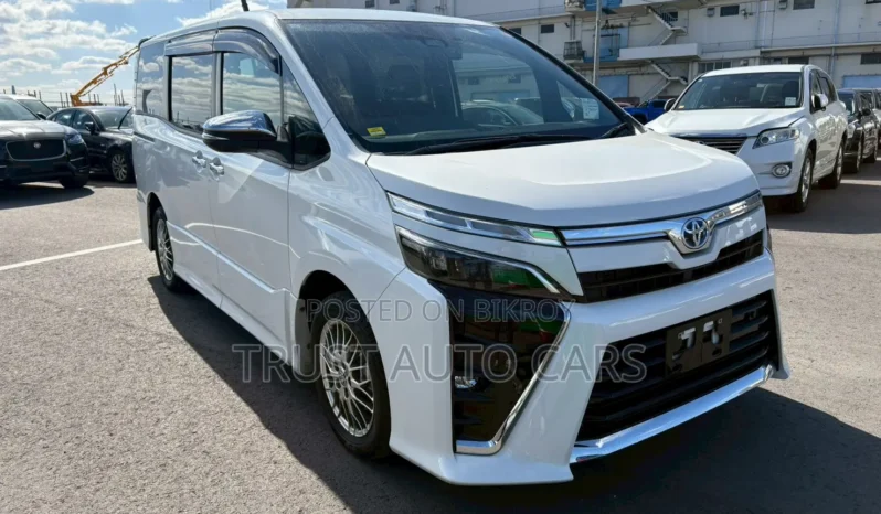 Used 2021 Toyota Voxy full