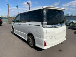 Used 2021 Toyota Voxy full