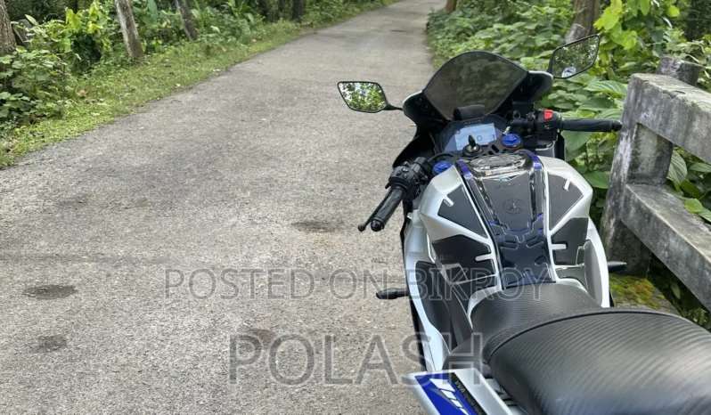 
								Used Yamaha R15 155 full									