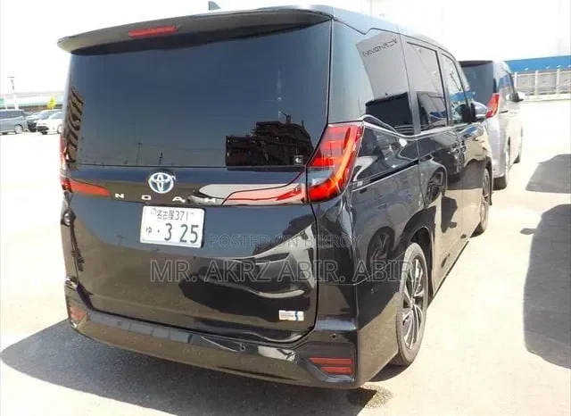 
								Used 2022 Toyota Voxy full									
