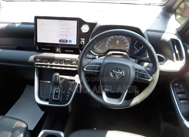
								Used 2022 Toyota Voxy full									