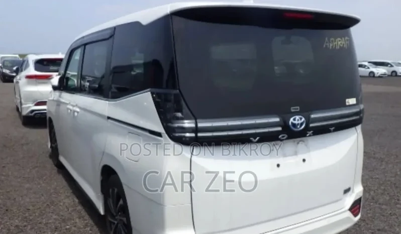 
								Used 2022 Toyota Voxy full									
