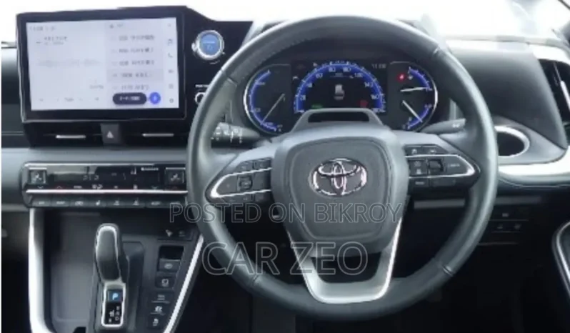 
								Used 2022 Toyota Voxy full									