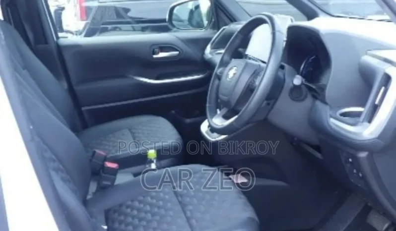 
								Used 2022 Toyota Voxy full									