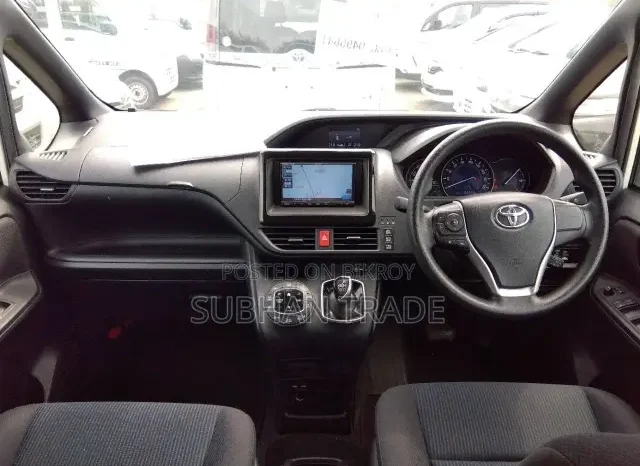 
								Used 2021 Toyota Noah full									