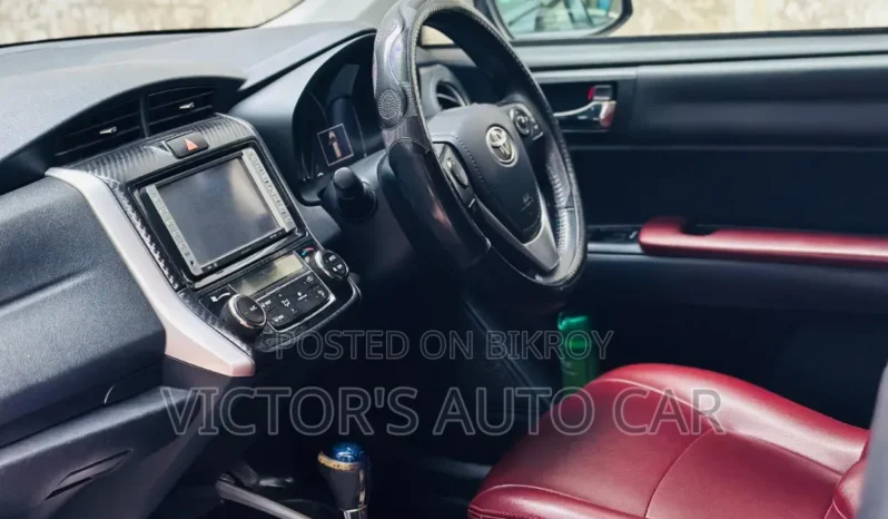 
								Used 2013 Toyota Axio full									