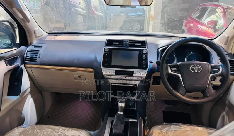 
								Used 2018 Toyota Land Cruiser Prado full									