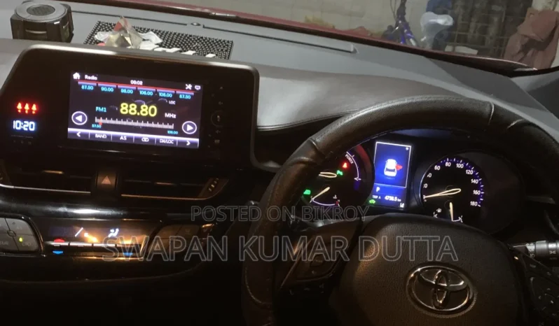 
								Used 2017 Toyota C-HR full									