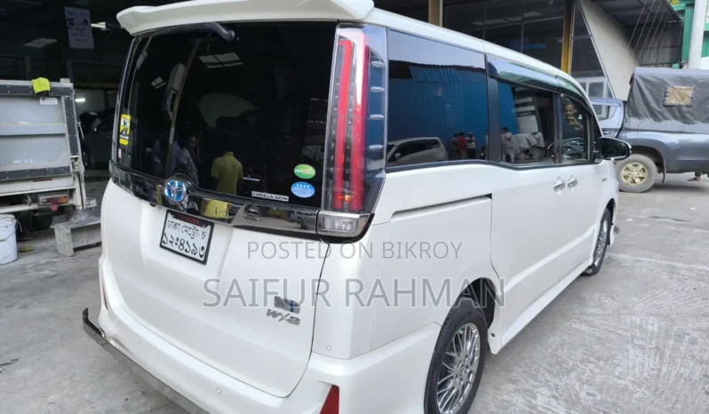 Used 2019 Toyota Noah full