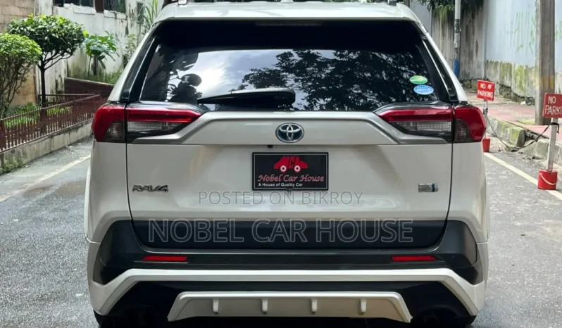 
								Used 2019 Toyota RAV4 Adventure full									