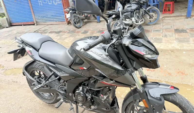 
								Used Bajaj Pulsar N160 160 full									