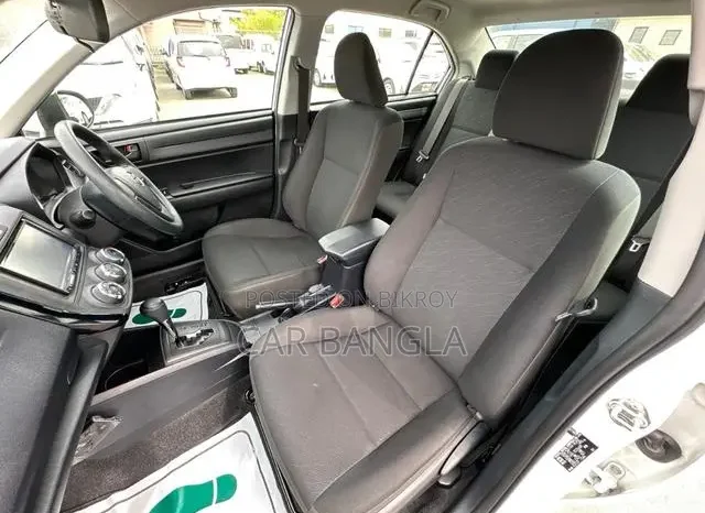 
								Used 2020 Toyota Axio full									