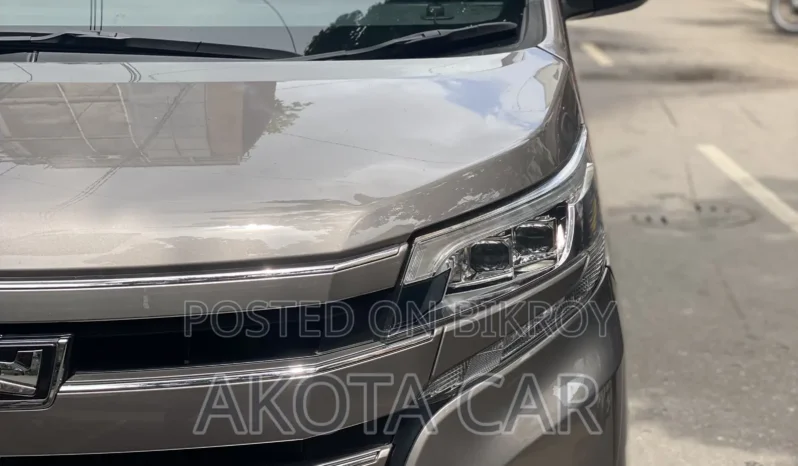 
								Used 2021 Toyota Noah full									