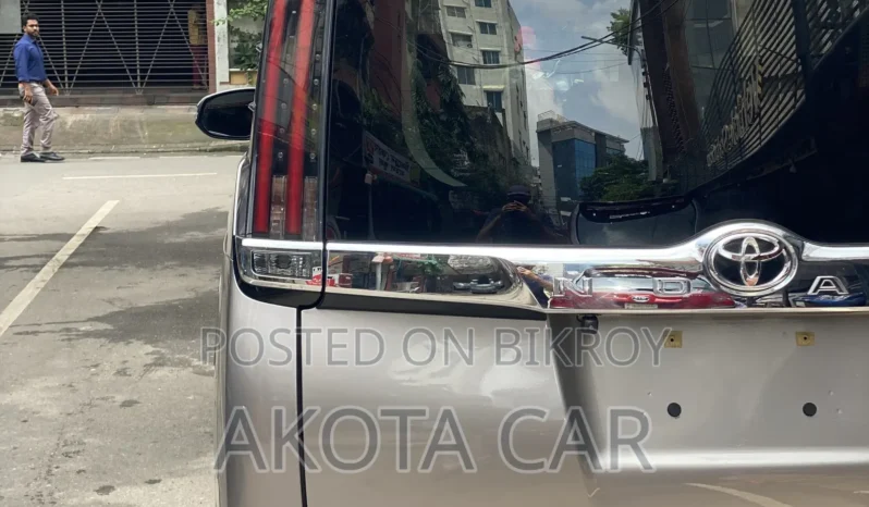 
								Used 2021 Toyota Noah full									