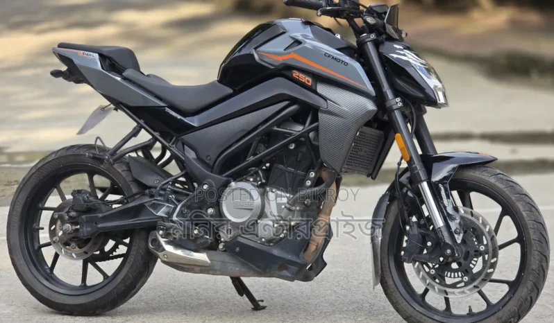 
								Used CFMoto 250NK 250 full									