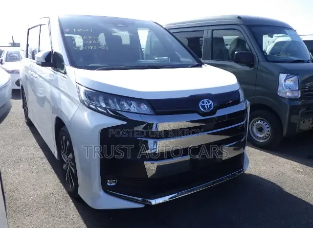 
								Used 2022 Toyota Noah full									