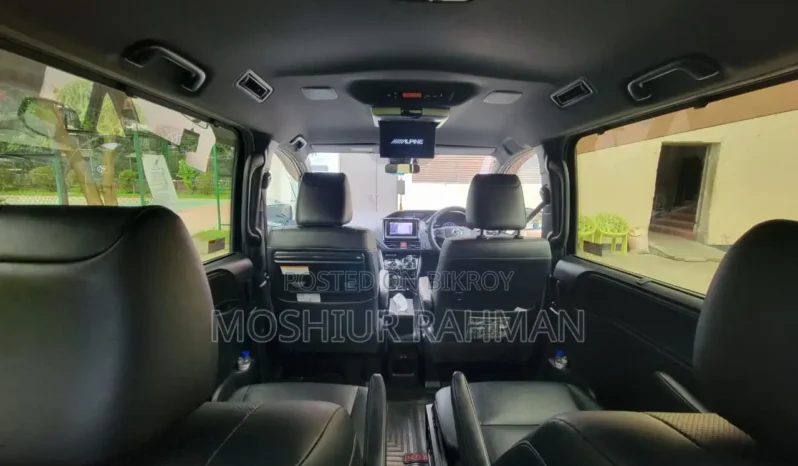 
								Used 2018 Toyota Esquire full									