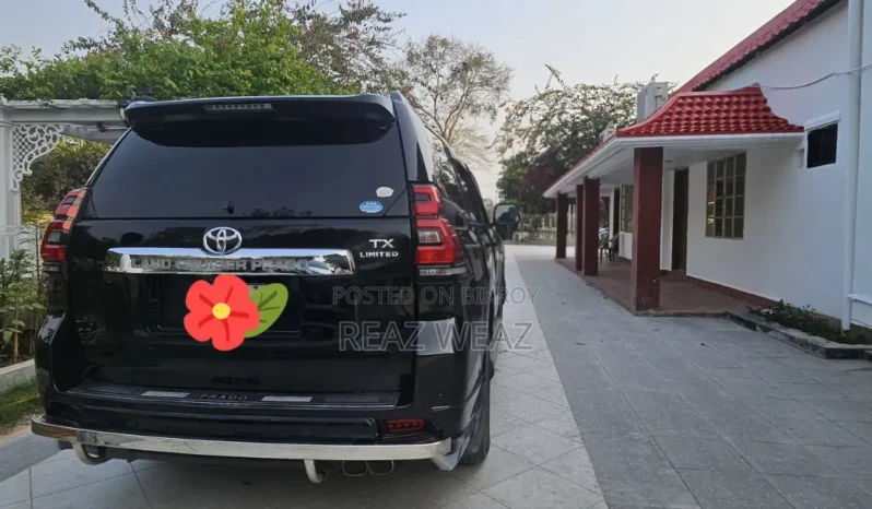 Used 2012 Toyota Land Cruiser Prado full