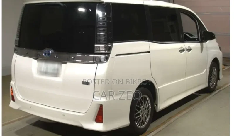 
								Used 2021 Toyota Voxy full									