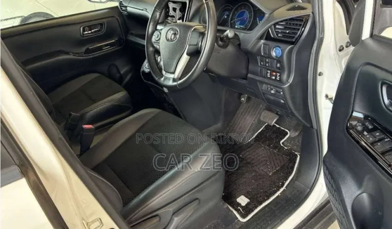 
								Used 2021 Toyota Voxy full									