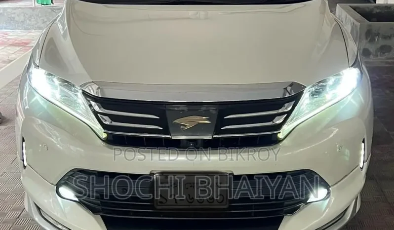 
								Used 2018 Toyota Harrier full									
