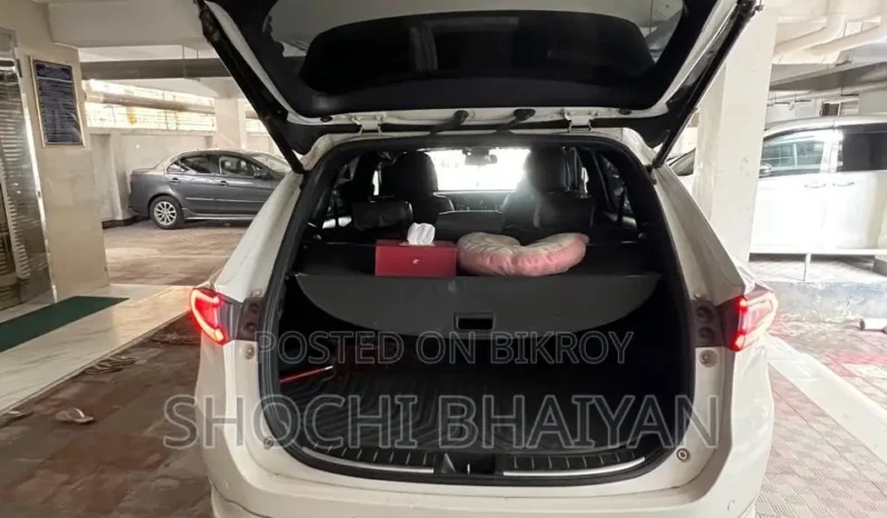 
								Used 2018 Toyota Harrier full									