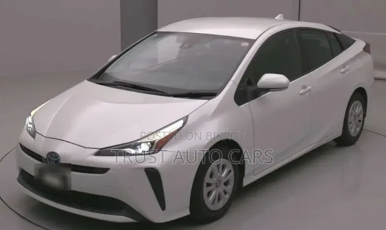 
								Used 2021 Toyota Prius full									