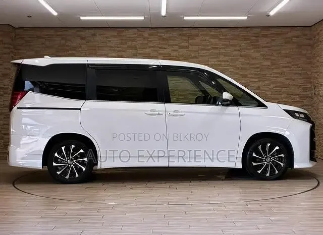 
								Used 2026 Toyota Noah full									