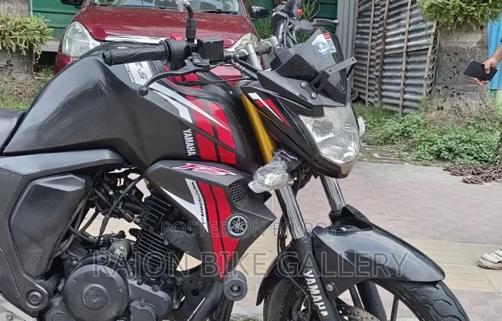 
								Used Yamaha FZ 150 full									