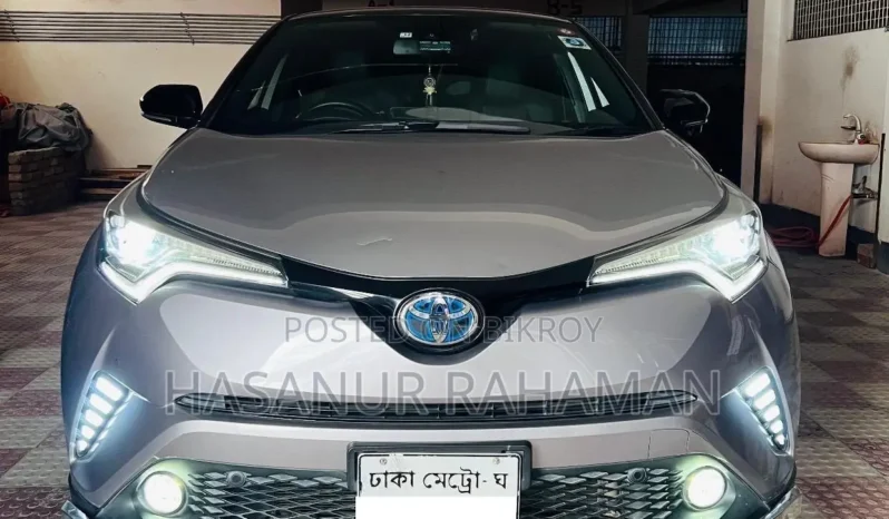 
								Used 2017 Toyota C-HR full									