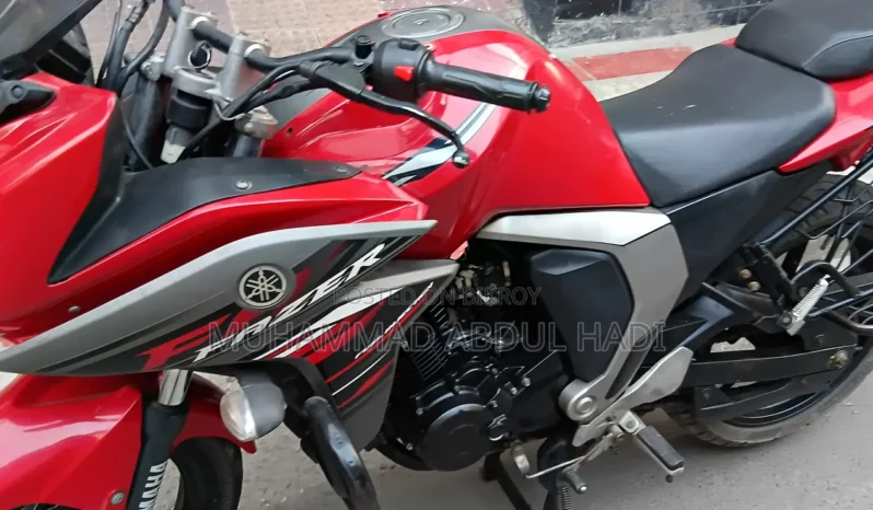 
								Used Yamaha Fazer V2 150 full									